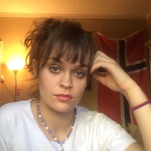 Meet your Posher, Claire